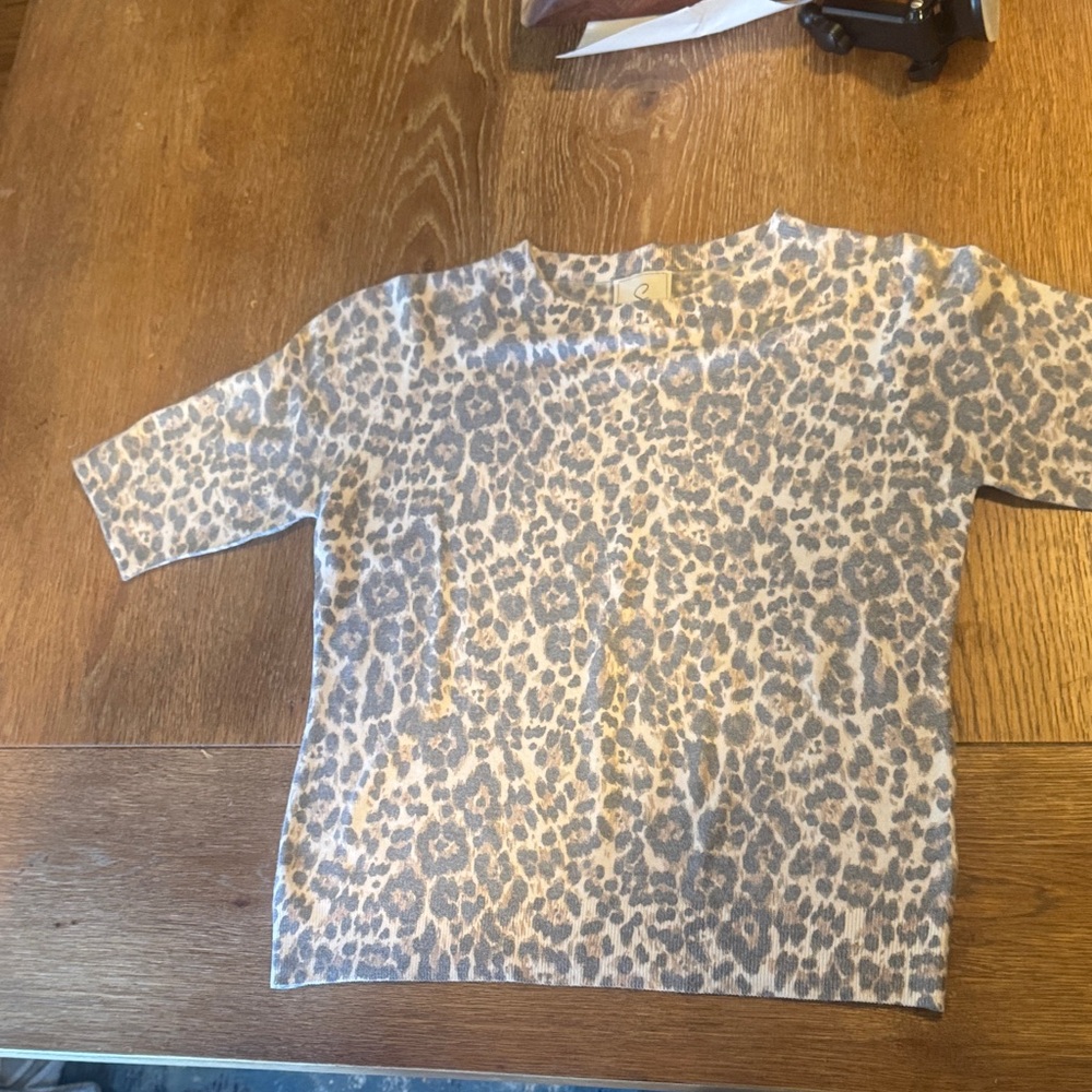 Sioni womens leopard shirt size extra small